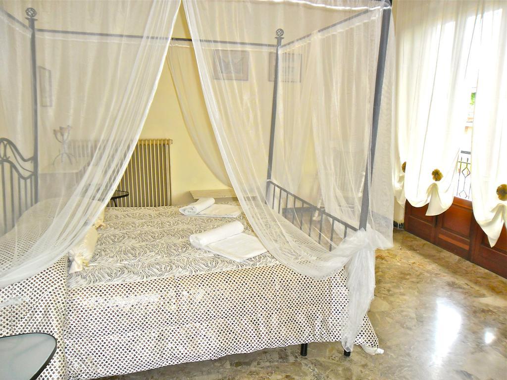 Bed and Breakfast Certe Notti Пиза Номер фото